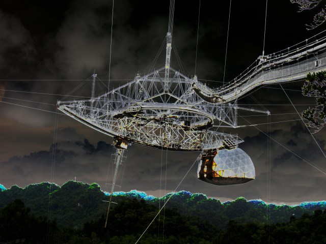 Arecibo Observatory, largest single dish radio telescope. Credit: Michael Wright