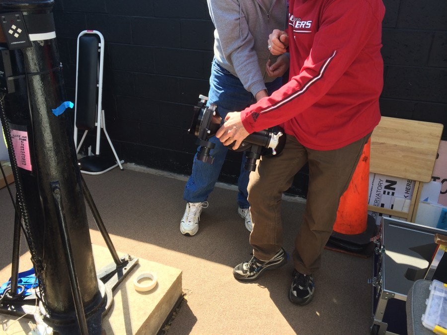 Manhandling the new mount. Credit: Dave Skitt