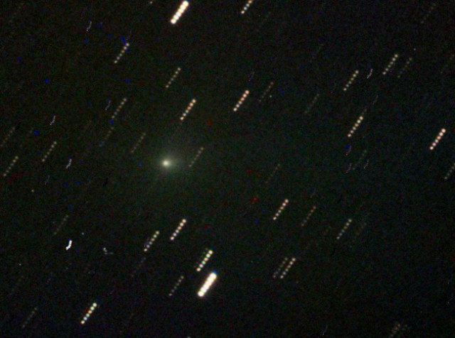 Comet 2016 R2 from central NJ on Jan 13 at magnitude ~13.2. Image by RAParker.