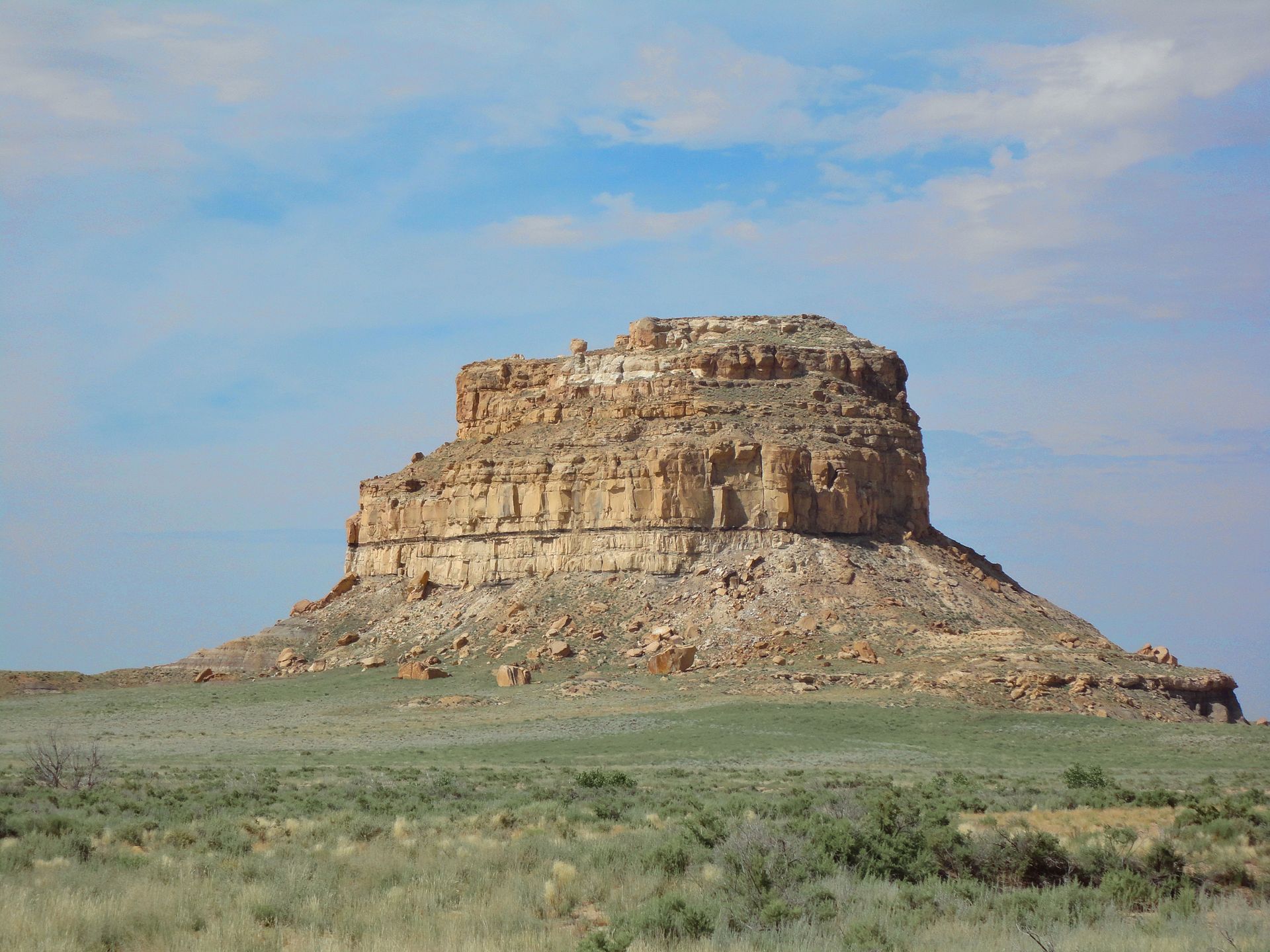 Chaco Canyon, the home of the Anasazi, showing Fajada Butte. Credit: Wikipedia